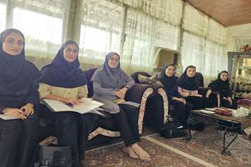 ویزیت در منزل دو بانوی سالمند روستایی توسط دانشجویان مامایی